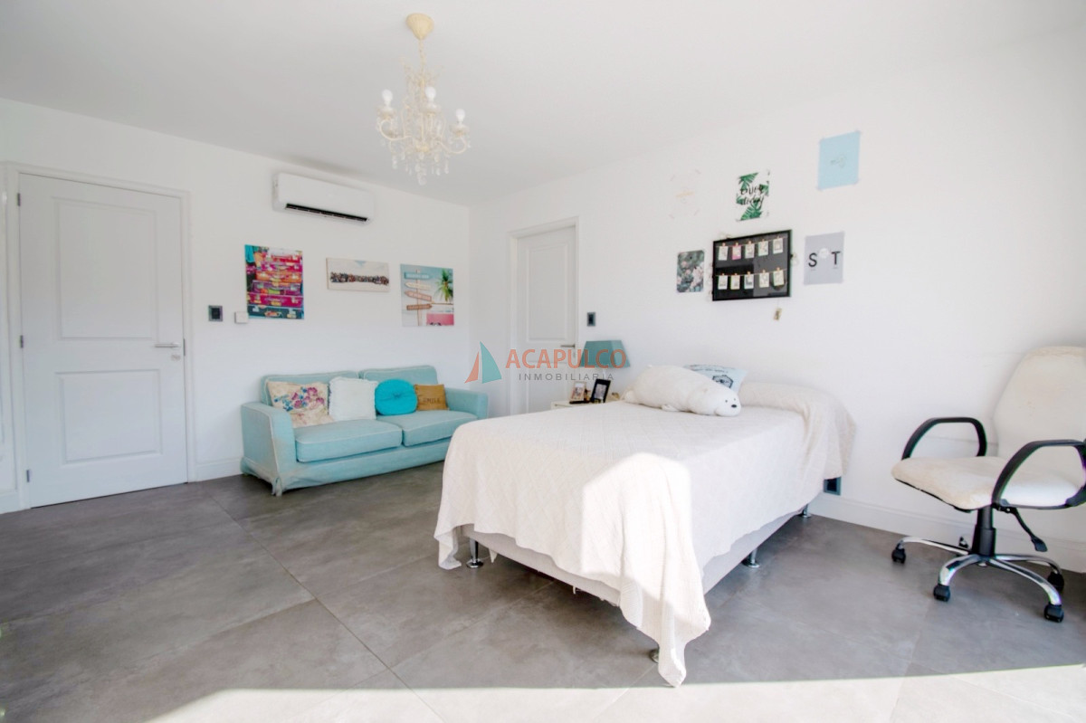 Casa Ref.190 - Venta Casa 4 dormitorios Barrio Privado