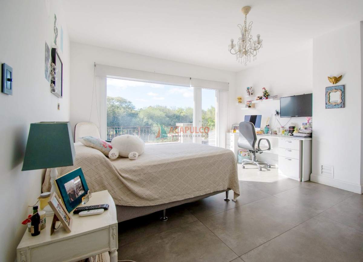 Casa Ref.190 - Venta Casa 4 dormitorios Barrio Privado