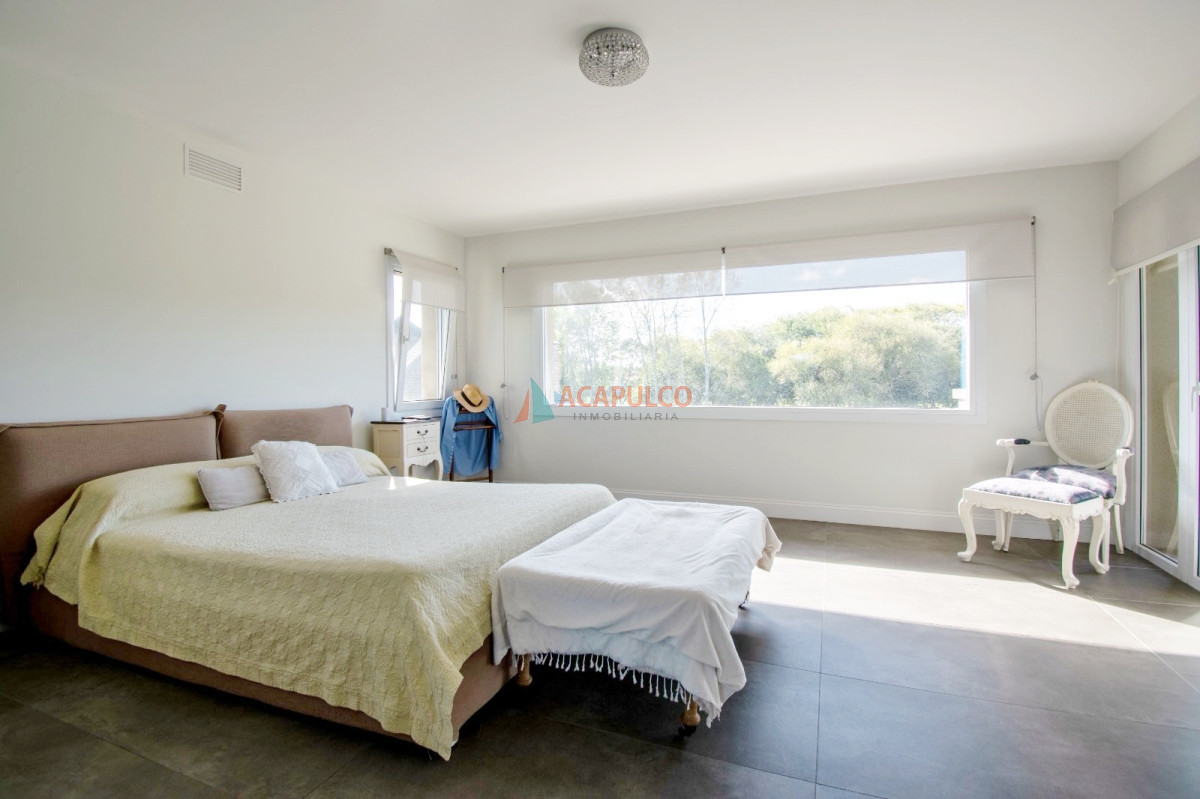 Casa Ref.190 - Venta Casa 4 dormitorios Barrio Privado