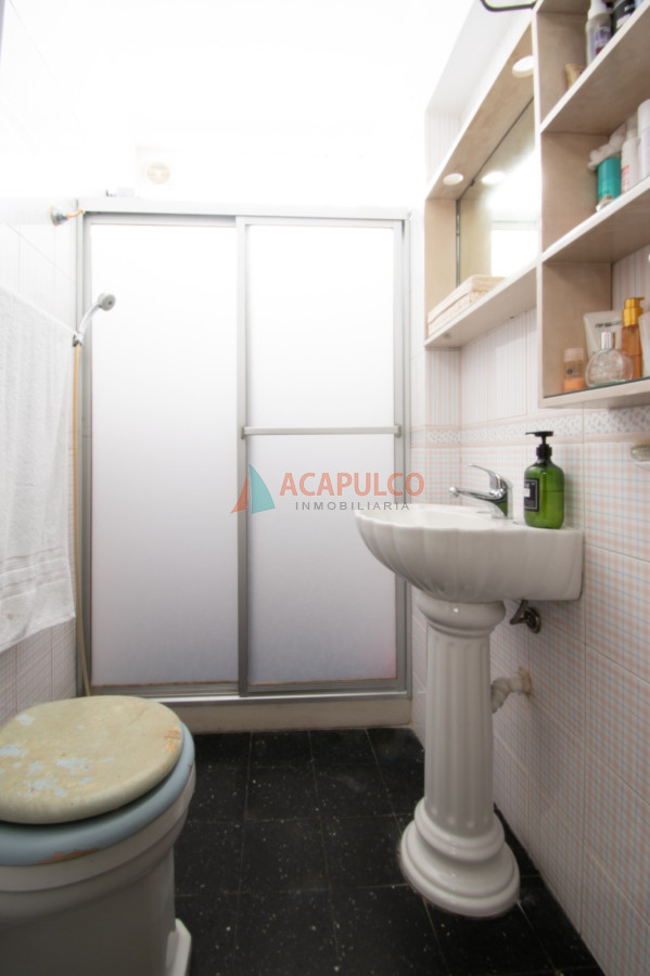Casa Ref.1014 - Venta casa 3 dormitorios 4 baños, fondo en Pocitos, 2 cocheras 