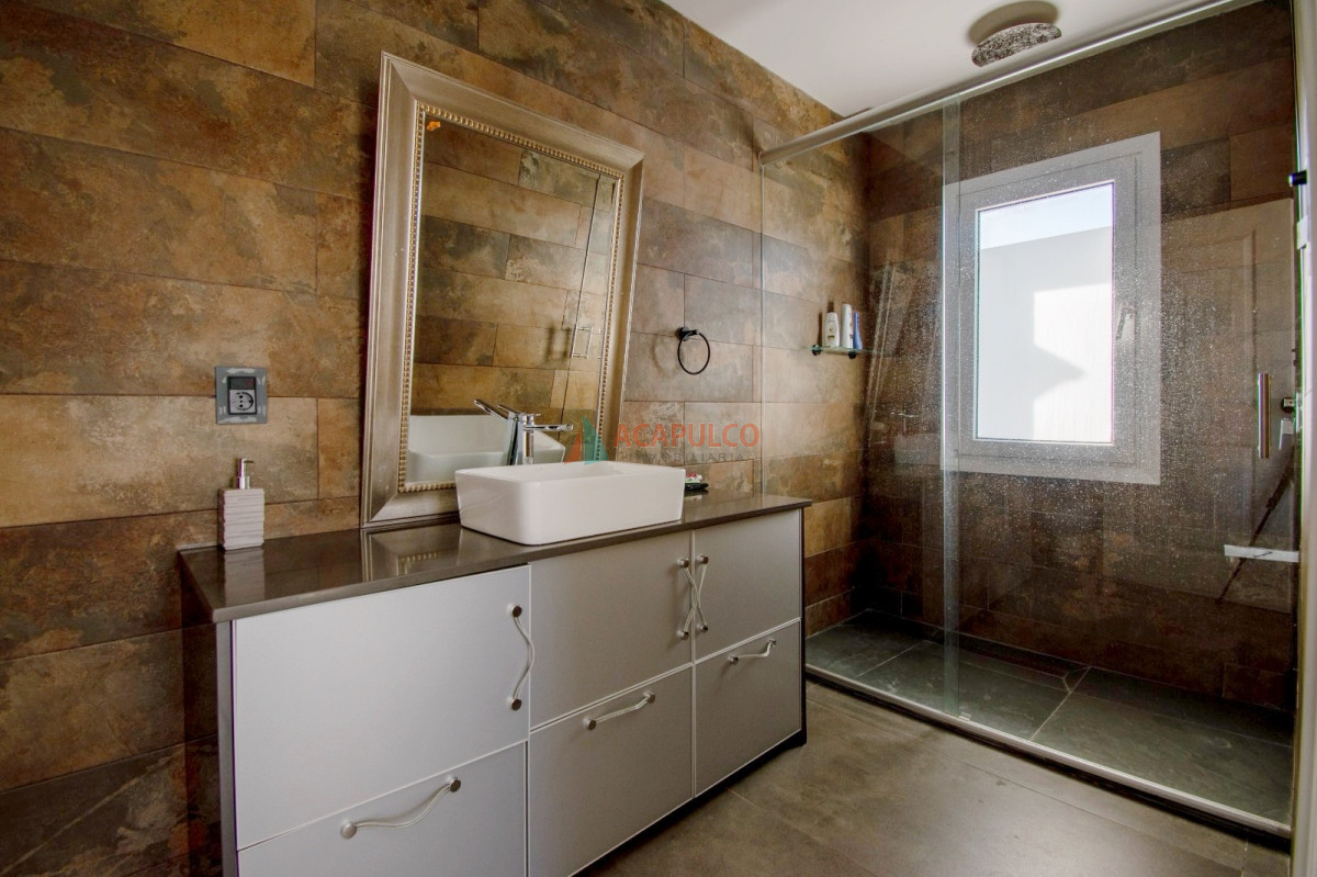 Casa Ref.190 - Venta Casa 4 dormitorios Barrio Privado