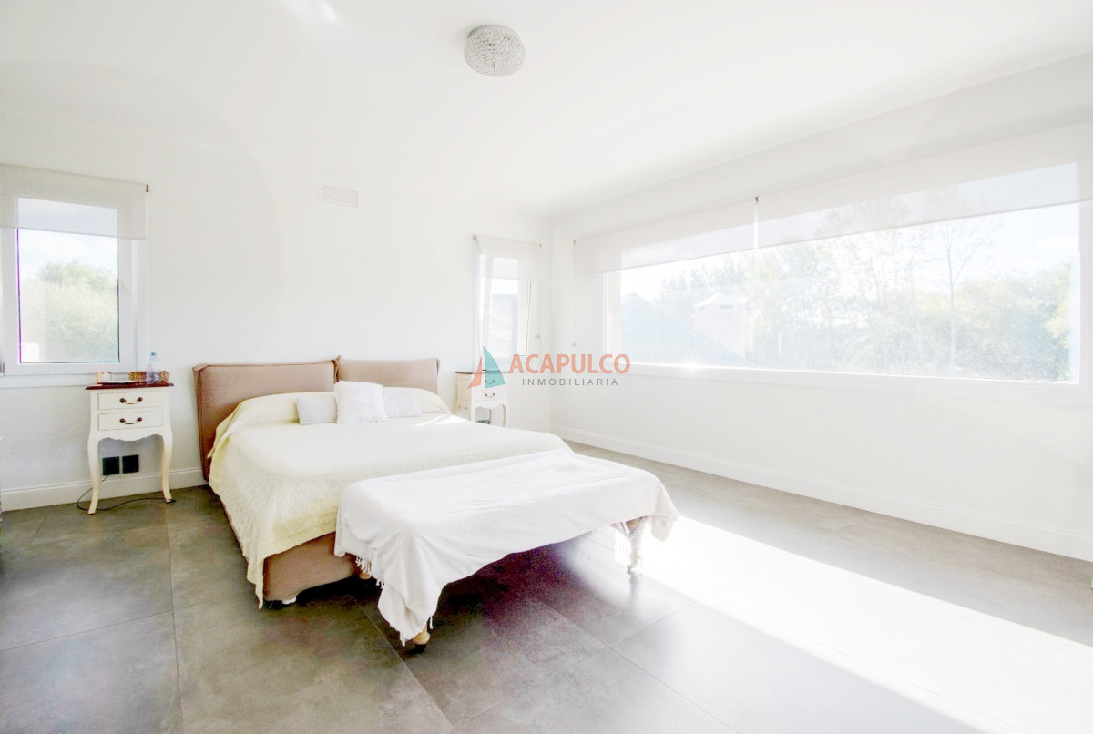 Casa Ref.190 - Venta Casa 4 dormitorios Barrio Privado
