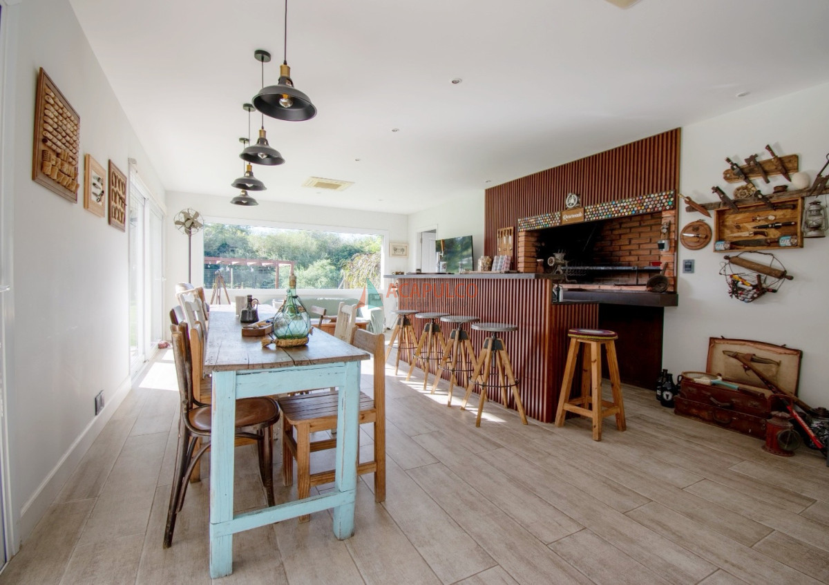 Casa Ref.190 - Venta Casa 4 dormitorios Barrio Privado