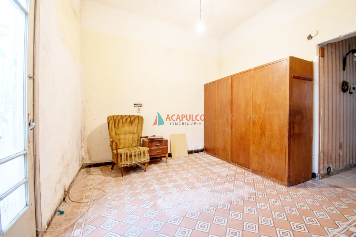 Casa Ref.1052 - Venta Casa Pocitos Nuevo 2 dormitorios a RECICLAR