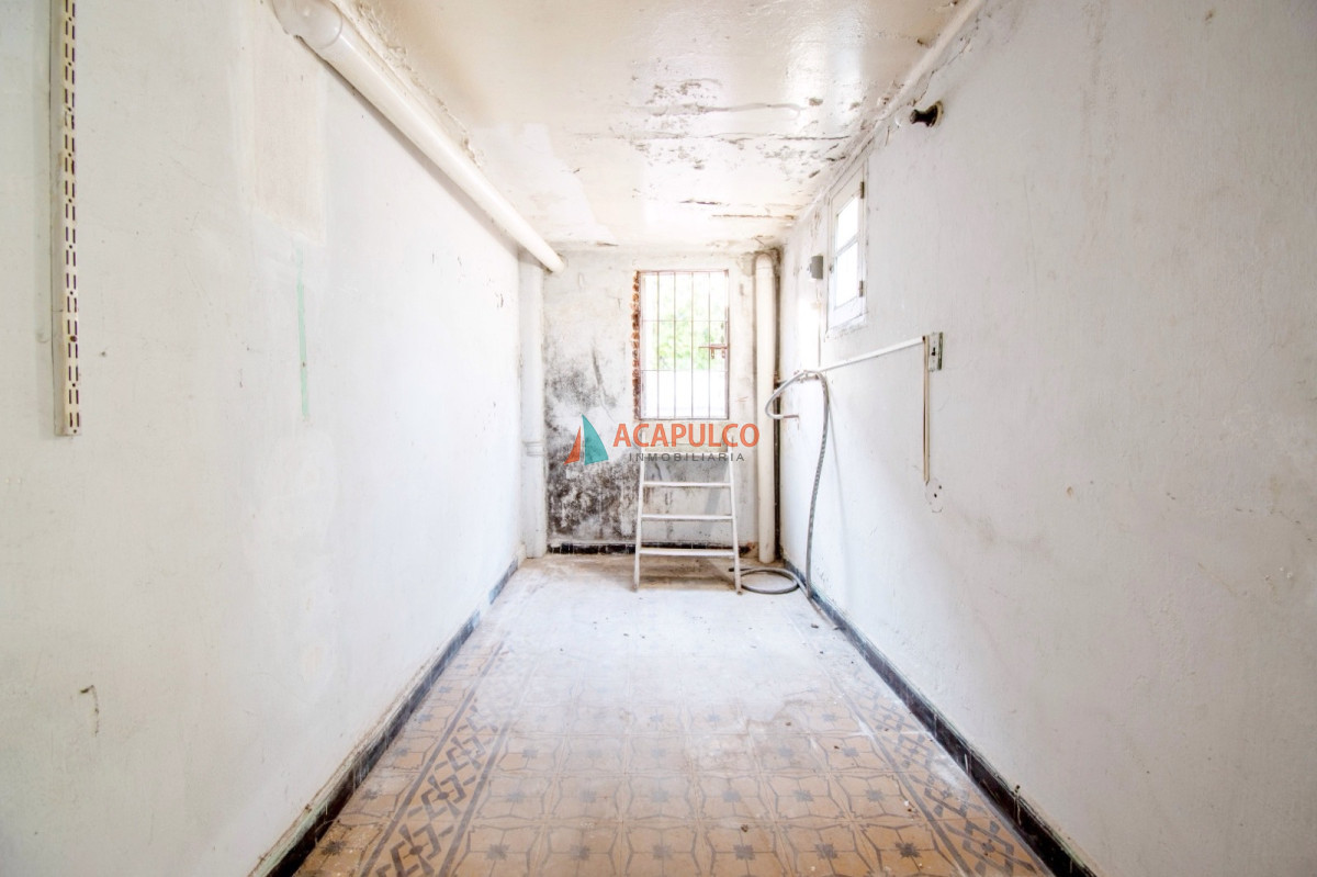 Casa Ref.1052 - Venta Casa Pocitos Nuevo 2 dormitorios a RECICLAR