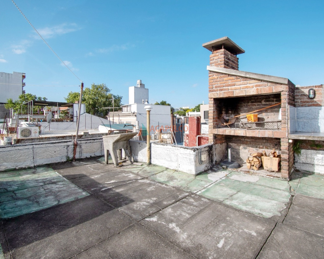 Casa Ref.1055 - Venta casa en Pocitos 3 dormitorios, garaje azotea con parrillero