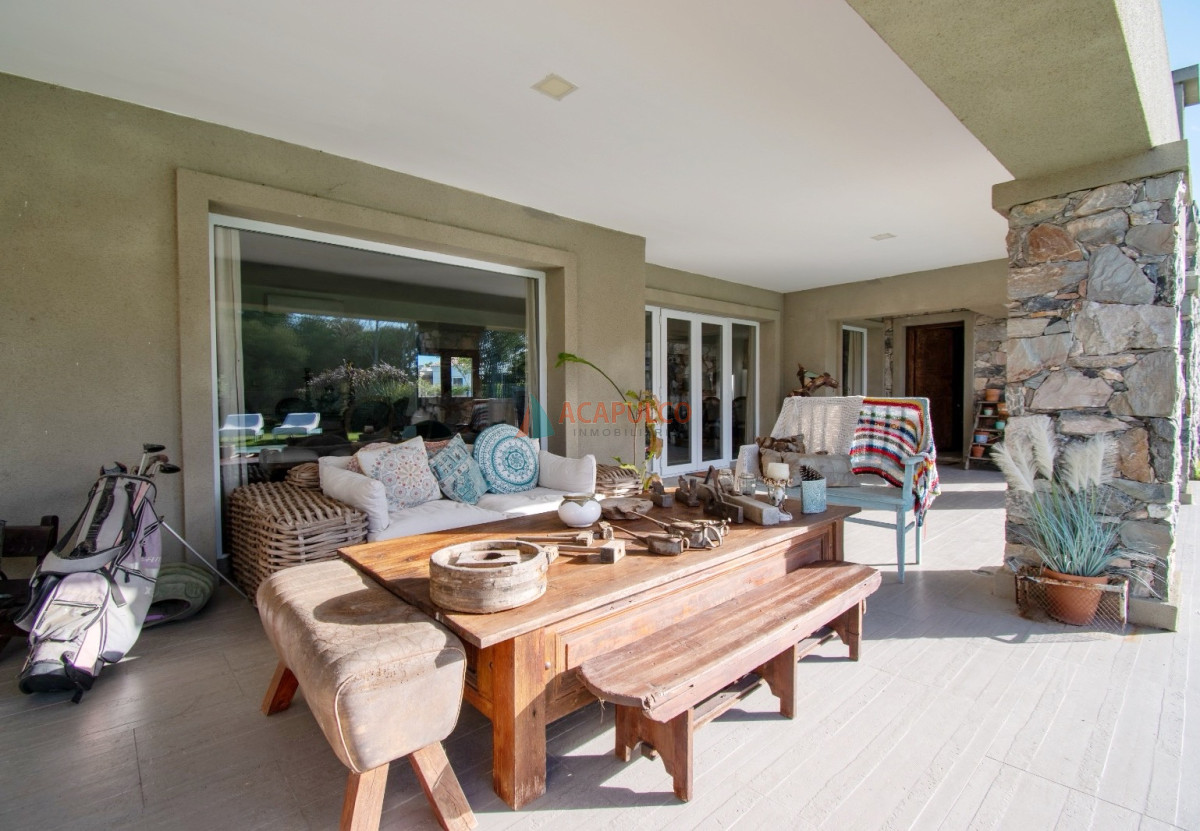 Casa Ref.190 - Venta Casa 4 dormitorios Barrio Privado