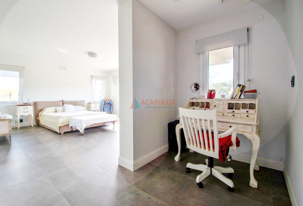 Casa Ref.190 - Venta Casa 4 dormitorios Barrio Privado