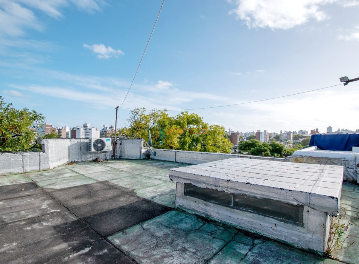 Casa Ref.1055 - Venta casa en Pocitos 3 dormitorios, garaje azotea con parrillero