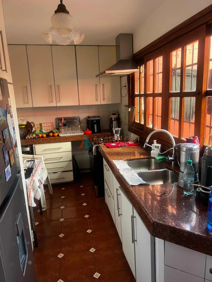 Casa Ref.1076 - Venta Casa 4 dormitorios 2 baños Pocitos