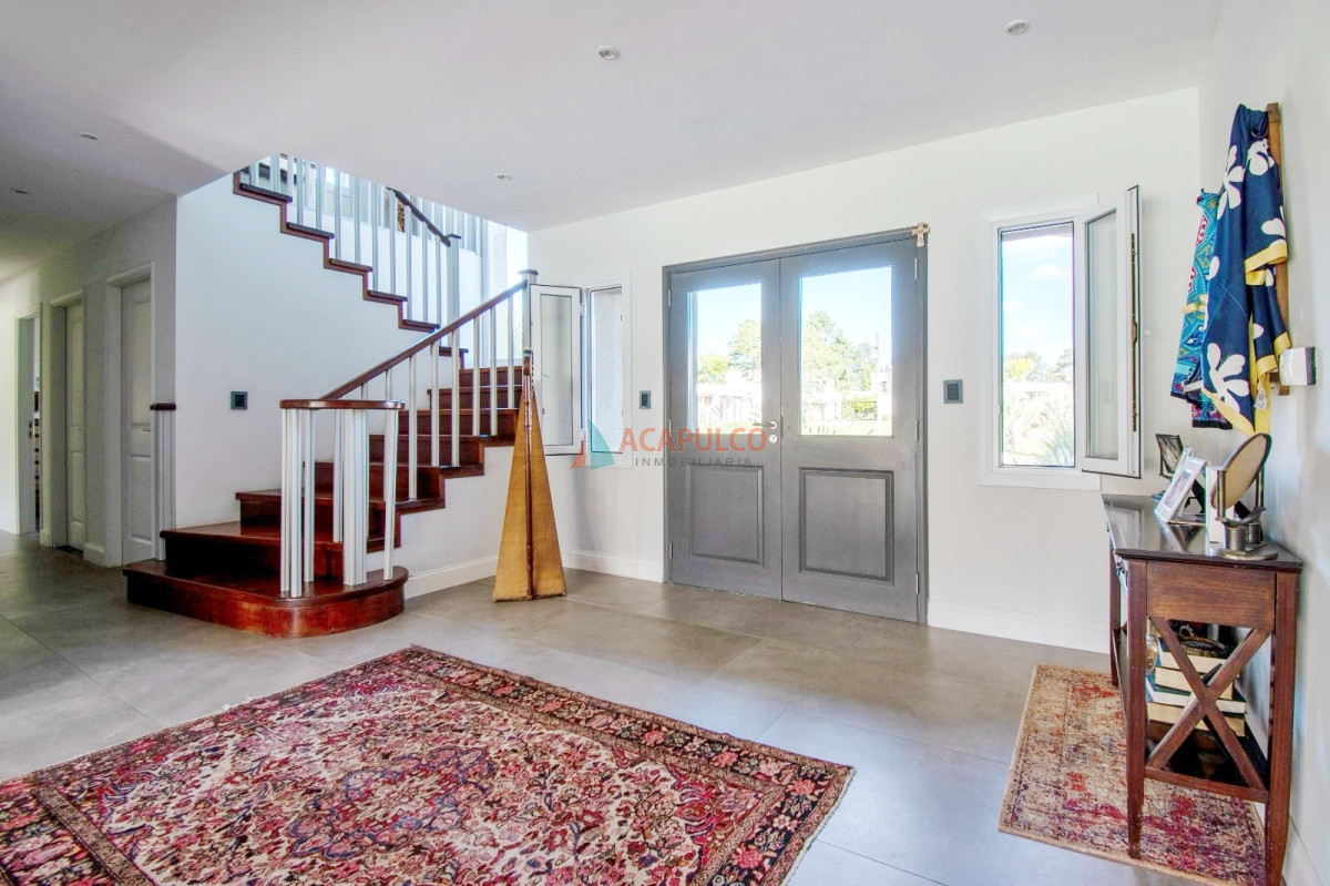 Casa Ref.190 - Venta Casa 4 dormitorios Barrio Privado