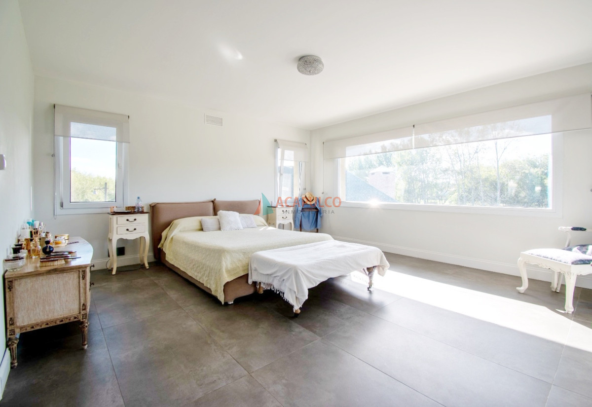 Casa Ref.190 - Venta Casa 4 dormitorios Barrio Privado