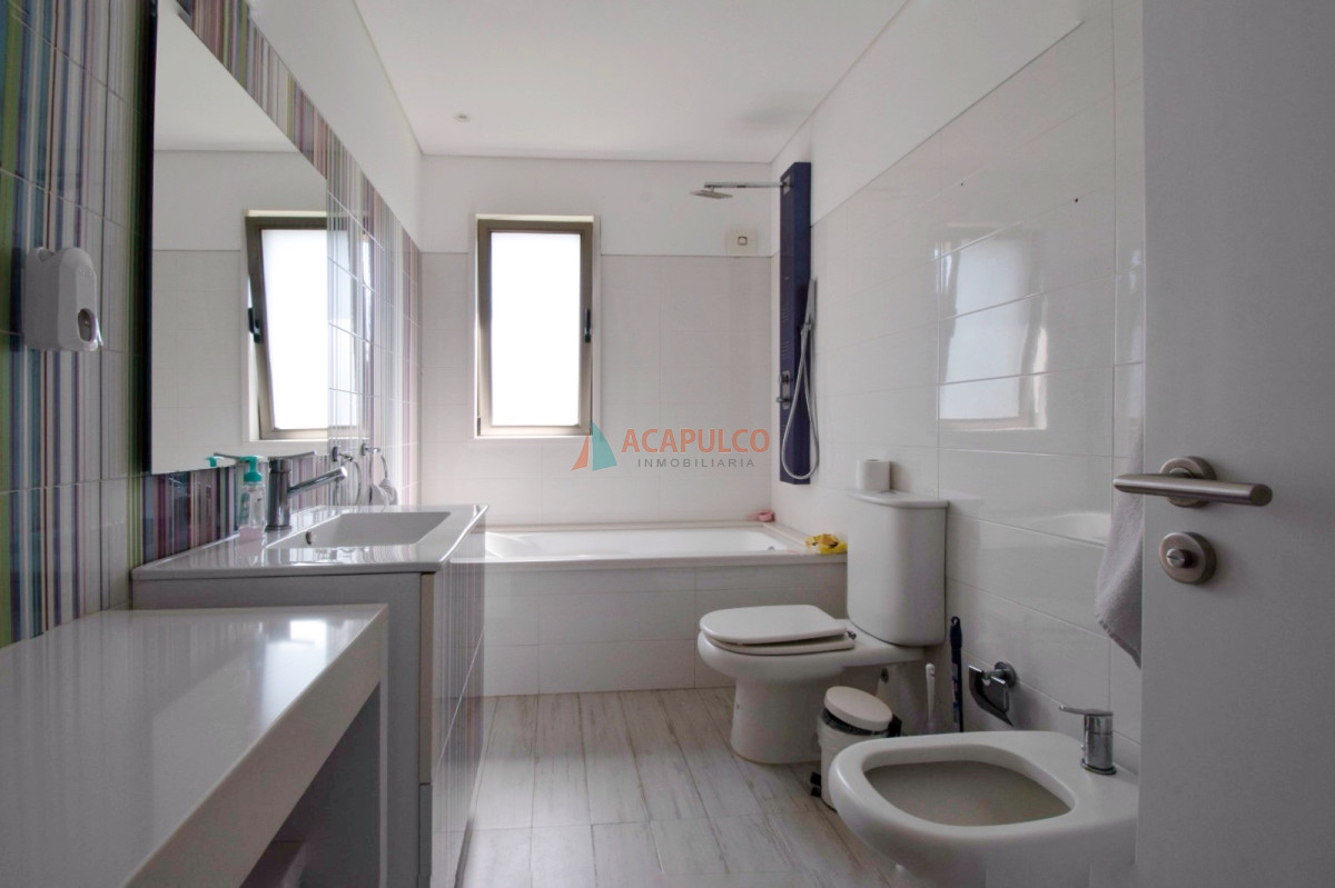 Casa Ref.539 - Venta Casa Barrio Privado  4 dormitorios + Servicio