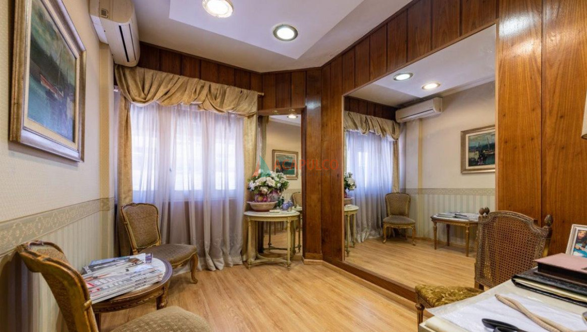 Casa Ref.985 - Venta casa en Pocitos, 3 dormitorios 2 baños excelente punto