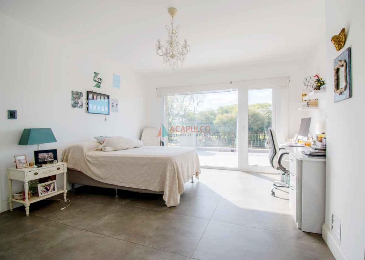 Casa Ref.190 - Venta Casa 4 dormitorios Barrio Privado