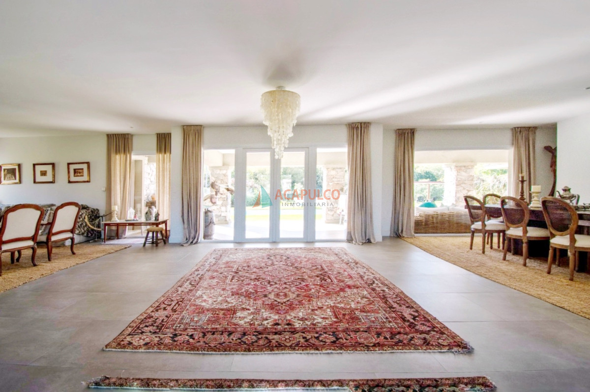 Casa Ref.190 - Venta Casa 4 dormitorios Barrio Privado