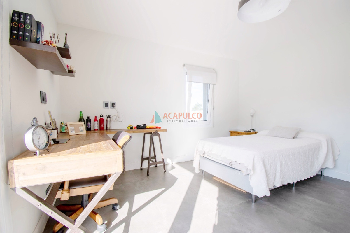 Casa Ref.190 - Venta Casa 4 dormitorios Barrio Privado