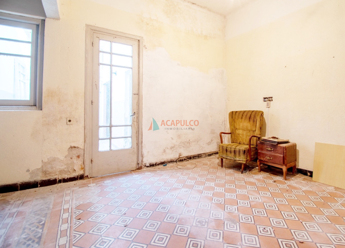 Casa Ref.1048 - Venta casa en Pocitos, padrón único gran oportunidad para RECICLAR