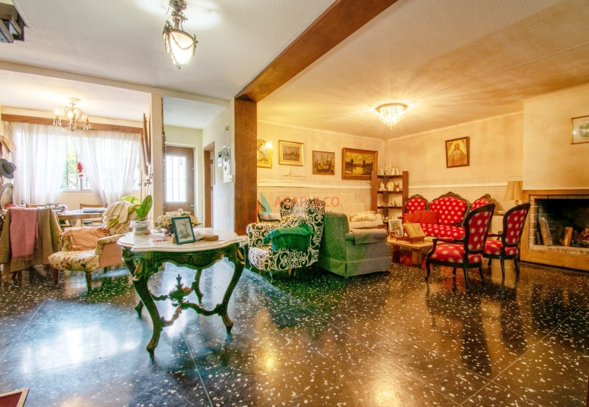 Casa Ref.1014 - Venta casa 3 dormitorios 4 baños, fondo en Pocitos, 2 cocheras 
