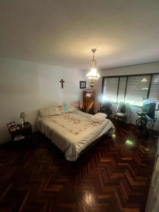 Casa Ref.1076 - Venta Casa 4 dormitorios 2 baños Pocitos