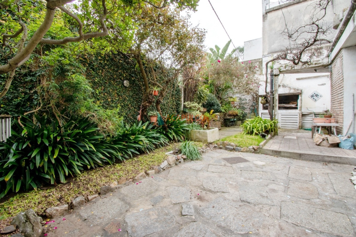 Casa Ref.1014 - Venta casa 3 dormitorios 4 baños, fondo en Pocitos, 2 cocheras 