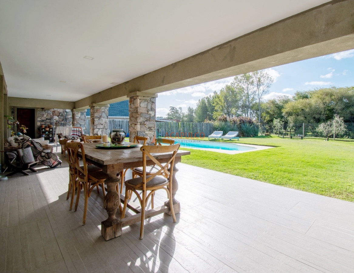 Casa Ref.190 - Venta Casa 4 dormitorios Barrio Privado