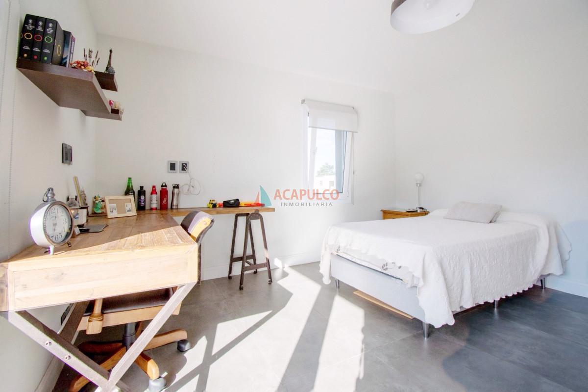 Casa Ref.190 - Venta Casa 4 dormitorios Barrio Privado