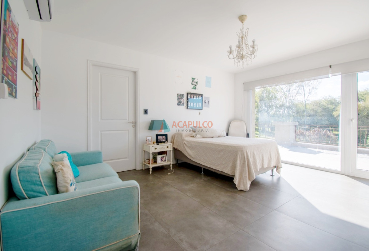Casa Ref.190 - Venta Casa 4 dormitorios Barrio Privado