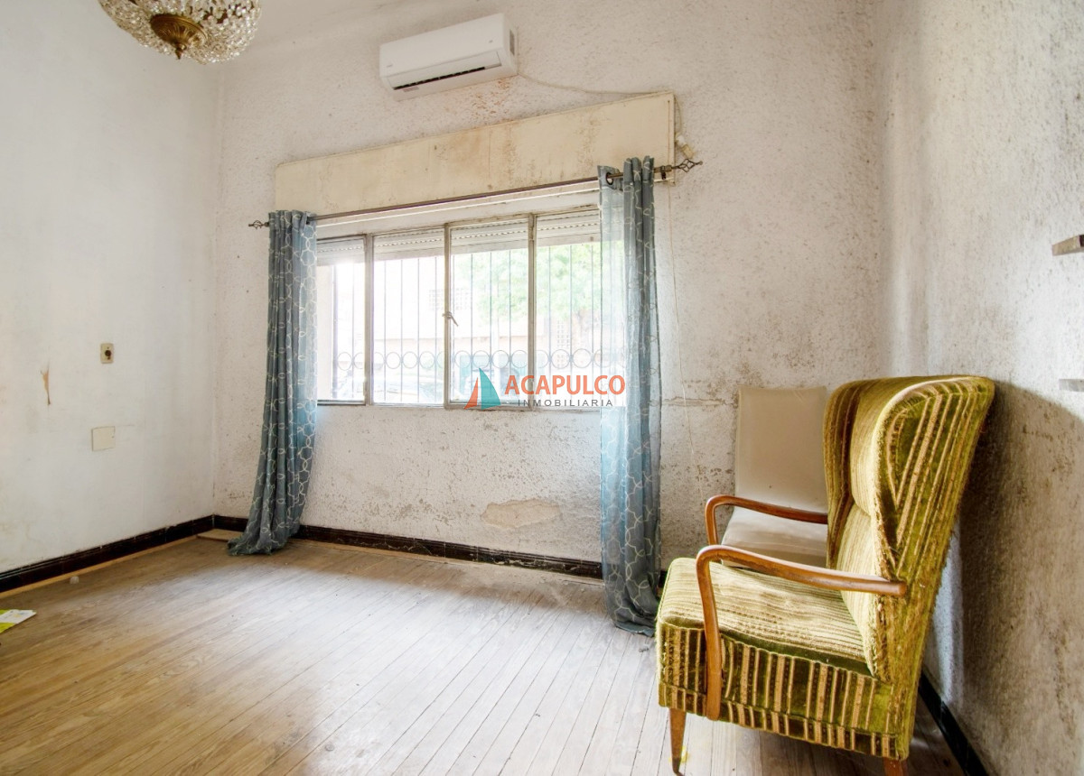 Casa Ref.1052 - Venta Casa Pocitos Nuevo 2 dormitorios a RECICLAR