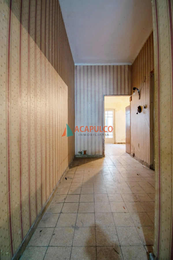 Casa Ref.1052 - Venta Casa Pocitos Nuevo 2 dormitorios a RECICLAR