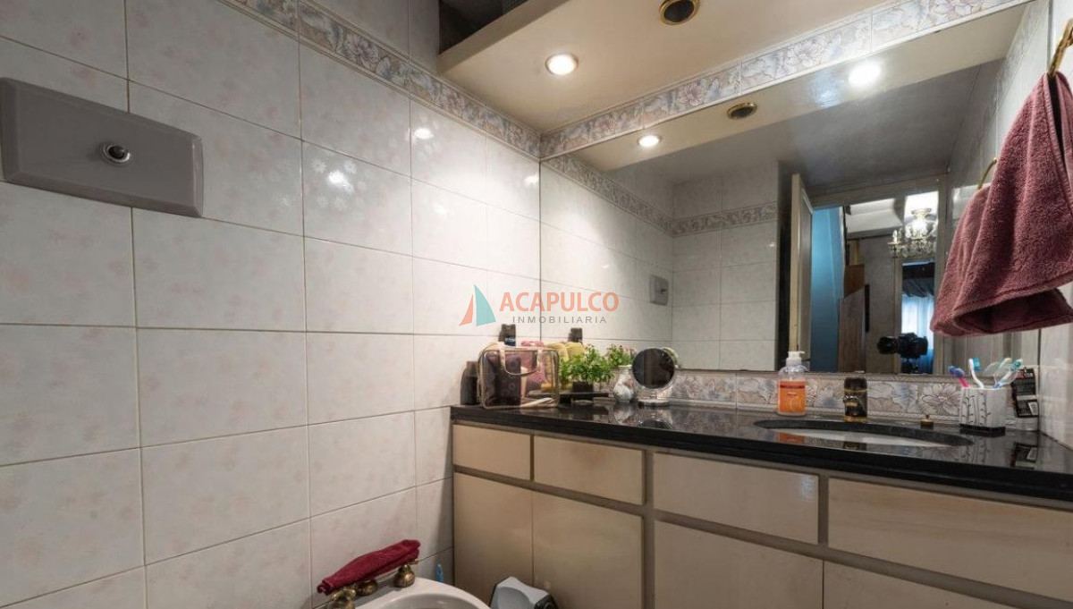 Casa Ref.985 - Venta casa en Pocitos, 3 dormitorios 2 baños excelente punto