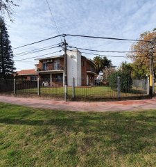 VENTA CASA EN CARRASCO NORTE CON PARRILLERO