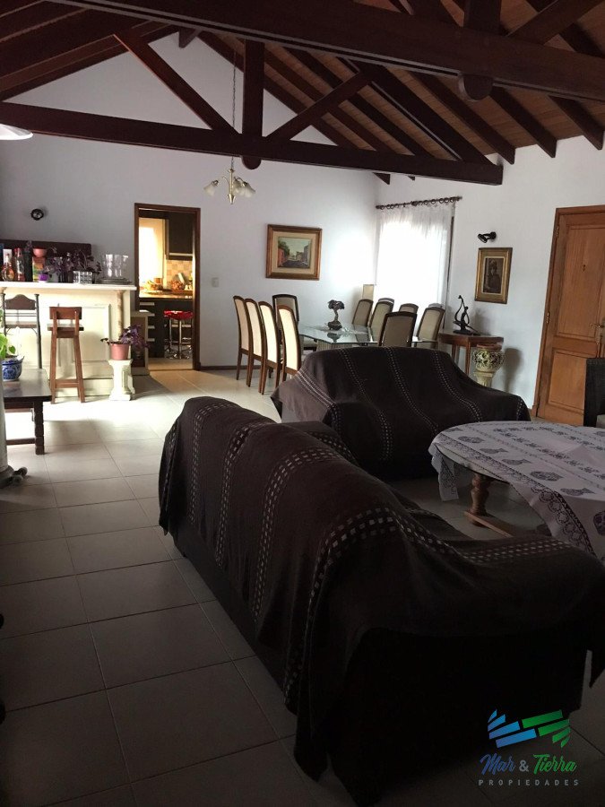 Casa ID.5218 - Venta de Casa 4 dormitorios con piscina en Beverly Hills, Punta del Este.