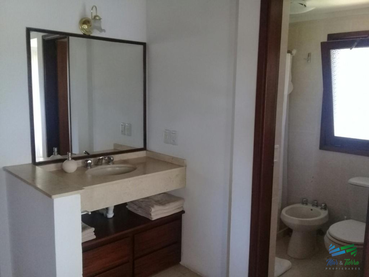 Casa ID.5218 - Venta de Casa 4 dormitorios con piscina en Beverly Hills, Punta del Este.