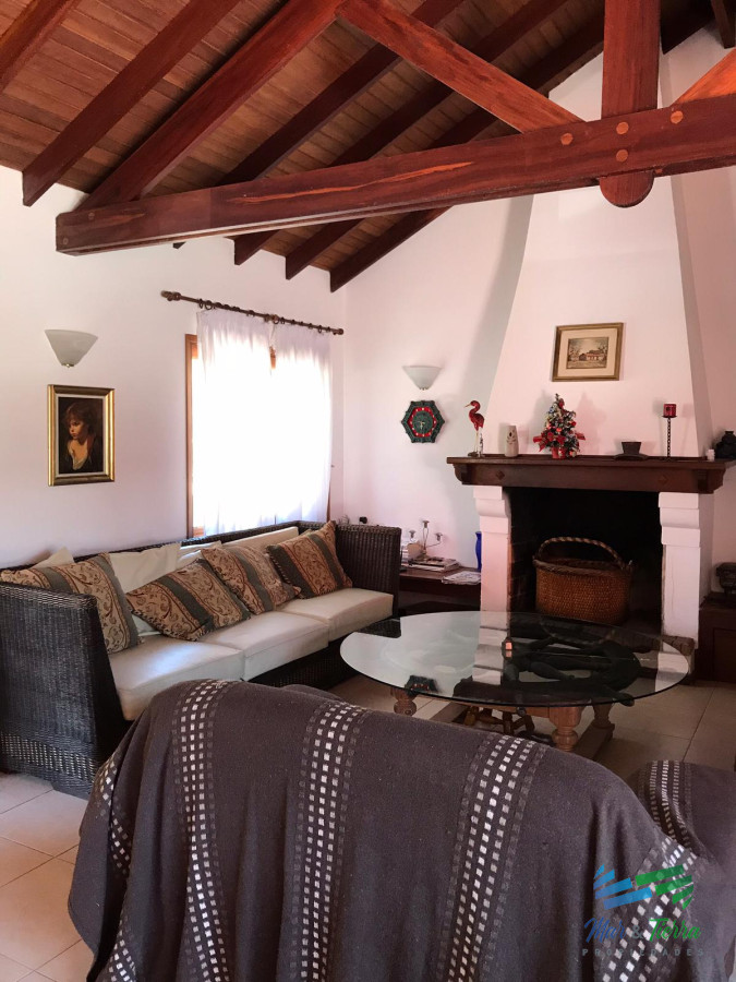 Casa ID.5218 - Venta de Casa 4 dormitorios con piscina en Beverly Hills, Punta del Este.