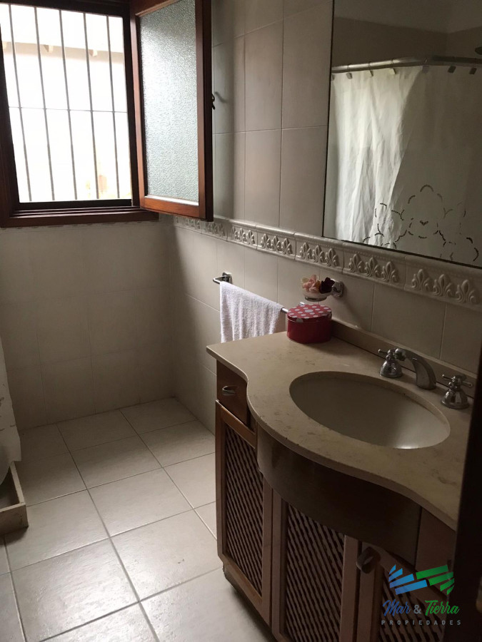 Casa ID.5218 - Venta de Casa 4 dormitorios con piscina en Beverly Hills, Punta del Este.