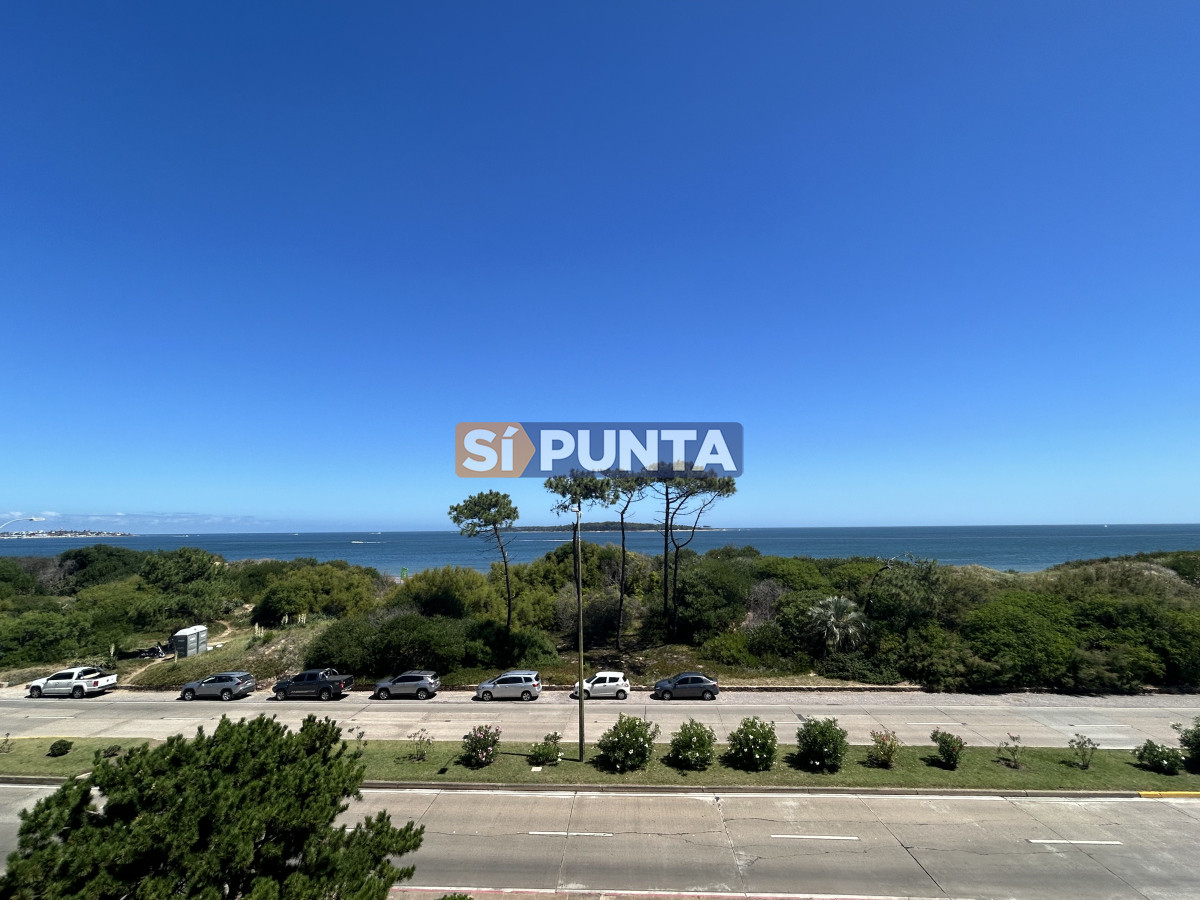 Alquiler temporario de Apartamento de 4 dormitorios en Playa Mansa, Punta del Este - SPT12294A
