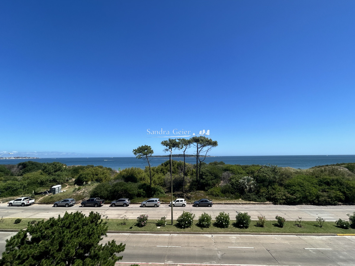 Apartamento ID.2971 - Venta de Apartamento de 4 dormitorios en Playa Mansa, Punta del Este