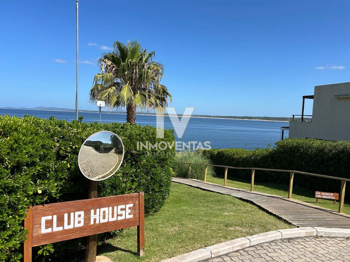 Apartamento ID.4048 - Venta de Apartamento, 2 dormitorios. Punta Ballena, Punta del Este. 