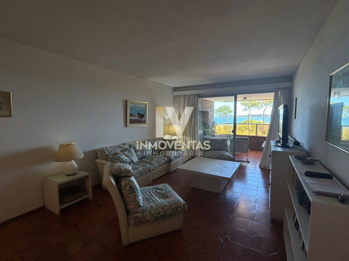 Apartamento ID.4041 - Alquiler invernal de apartamento de 4 dormitorios en Playa Mansa, Punta del Este
