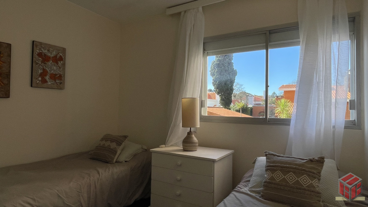 Apartamento ID.8986 - Venta de apartamento de dos dormitorios en Playa Mansa, Punta del Este, Uruguay 