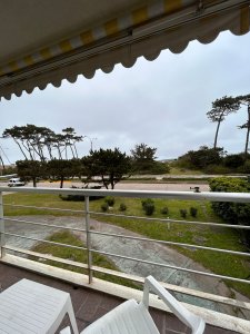Venta de apartamento de dos dormitorios en Playa Mansa, Punta del Este, Uruguay 