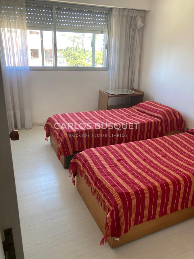 Apartamento ID.1048 - Venta de Apartamento de 4 dormitorios en Playa Mansa, Punta del Este