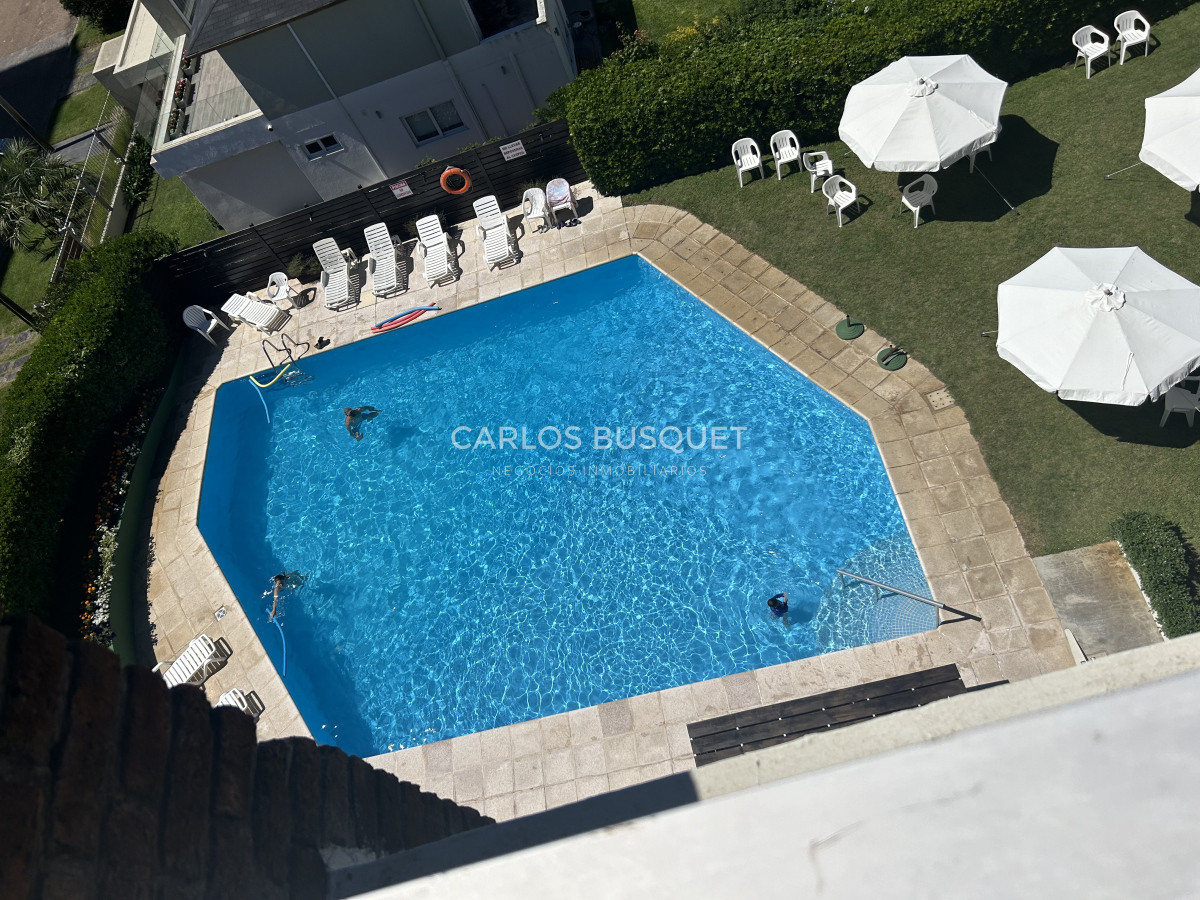 Apartamento ID.1048 - Venta de Apartamento de 4 dormitorios en Playa Mansa, Punta del Este