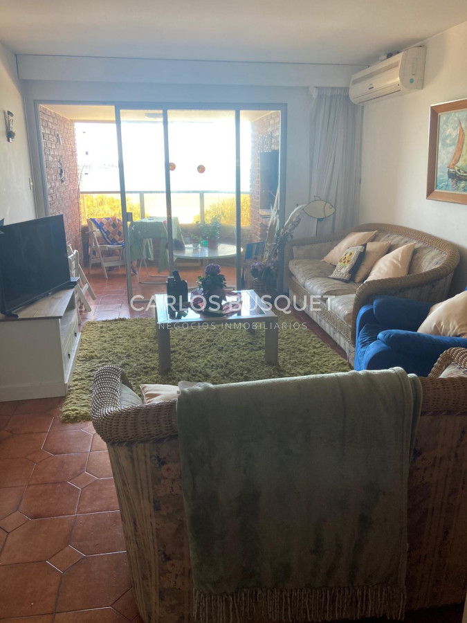 Apartamento ID.1048 - Venta de Apartamento de 4 dormitorios en Playa Mansa, Punta del Este