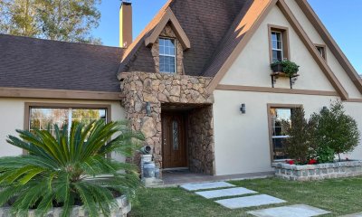 Venta de Casa 8 Dormitorios  en Cumbres de Carrasco