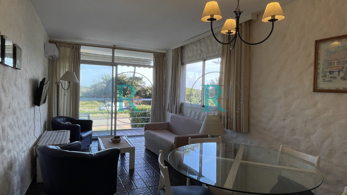Apartamento ID.2417 - Venta de apartamento de dos dormitorios en Playa Mansa, Punta del Este, Uruguay 
