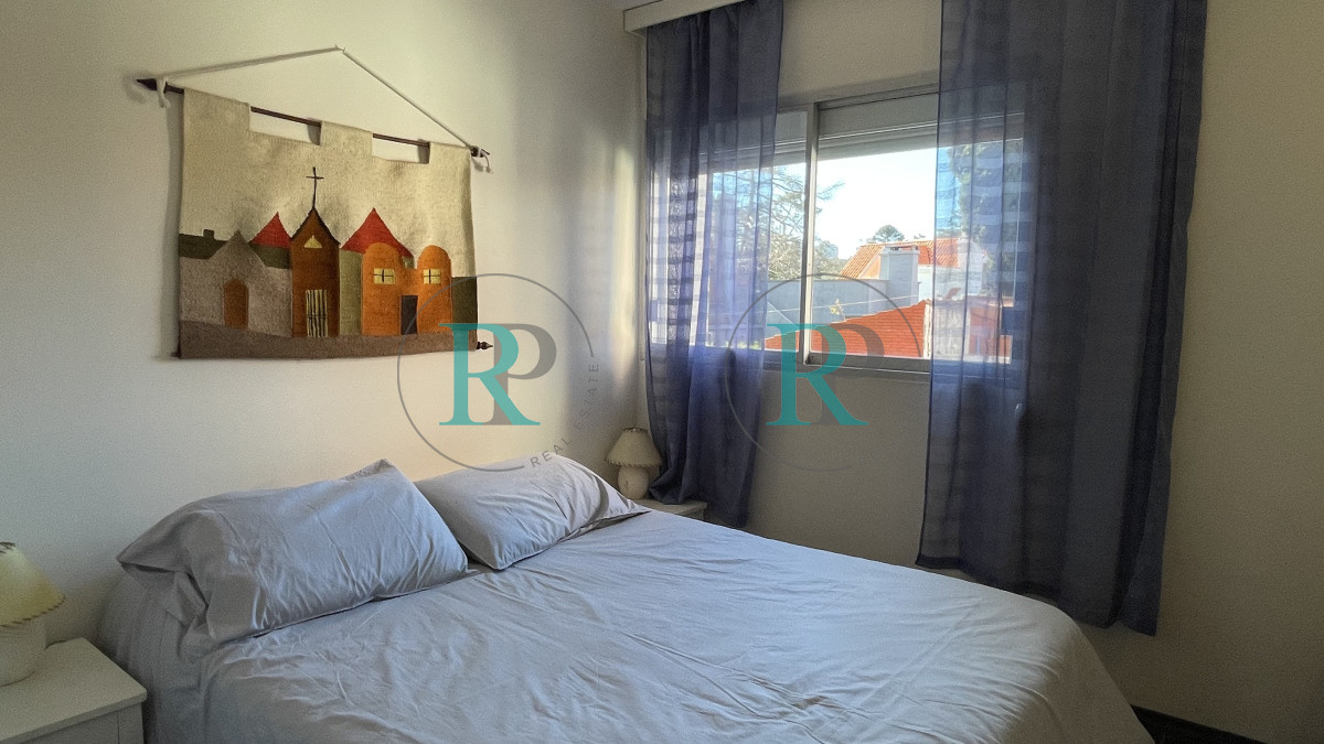 Apartamento ID.2417 - Venta de apartamento de dos dormitorios en Playa Mansa, Punta del Este, Uruguay 