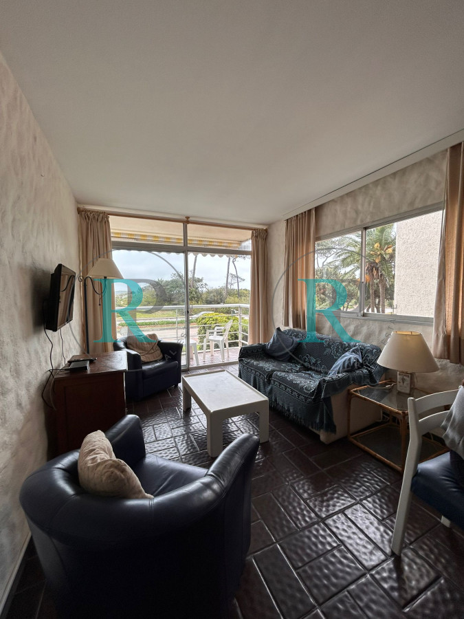 Apartamento ID.2417 - Venta de apartamento de dos dormitorios en Playa Mansa, Punta del Este, Uruguay 