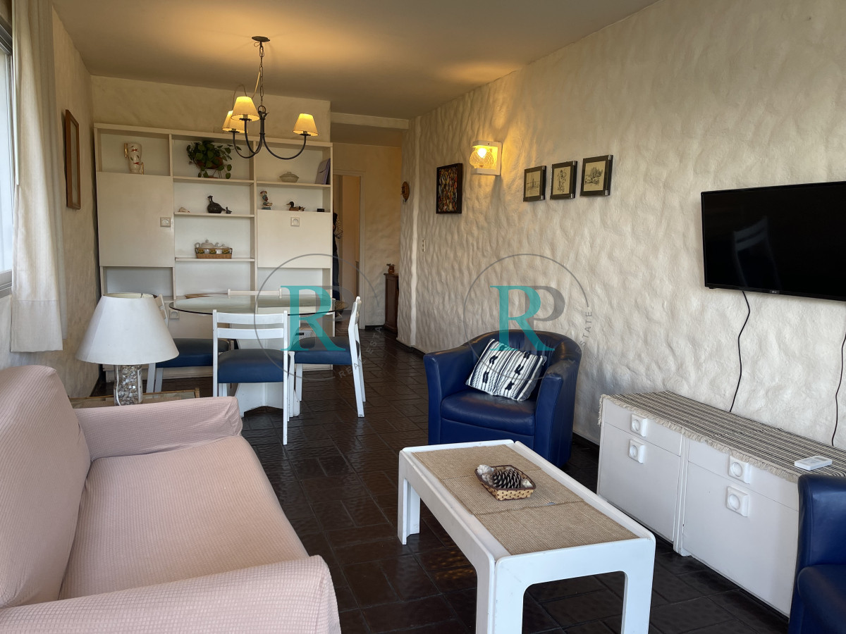 Apartamento ID.2417 - Venta de apartamento de dos dormitorios en Playa Mansa, Punta del Este, Uruguay 